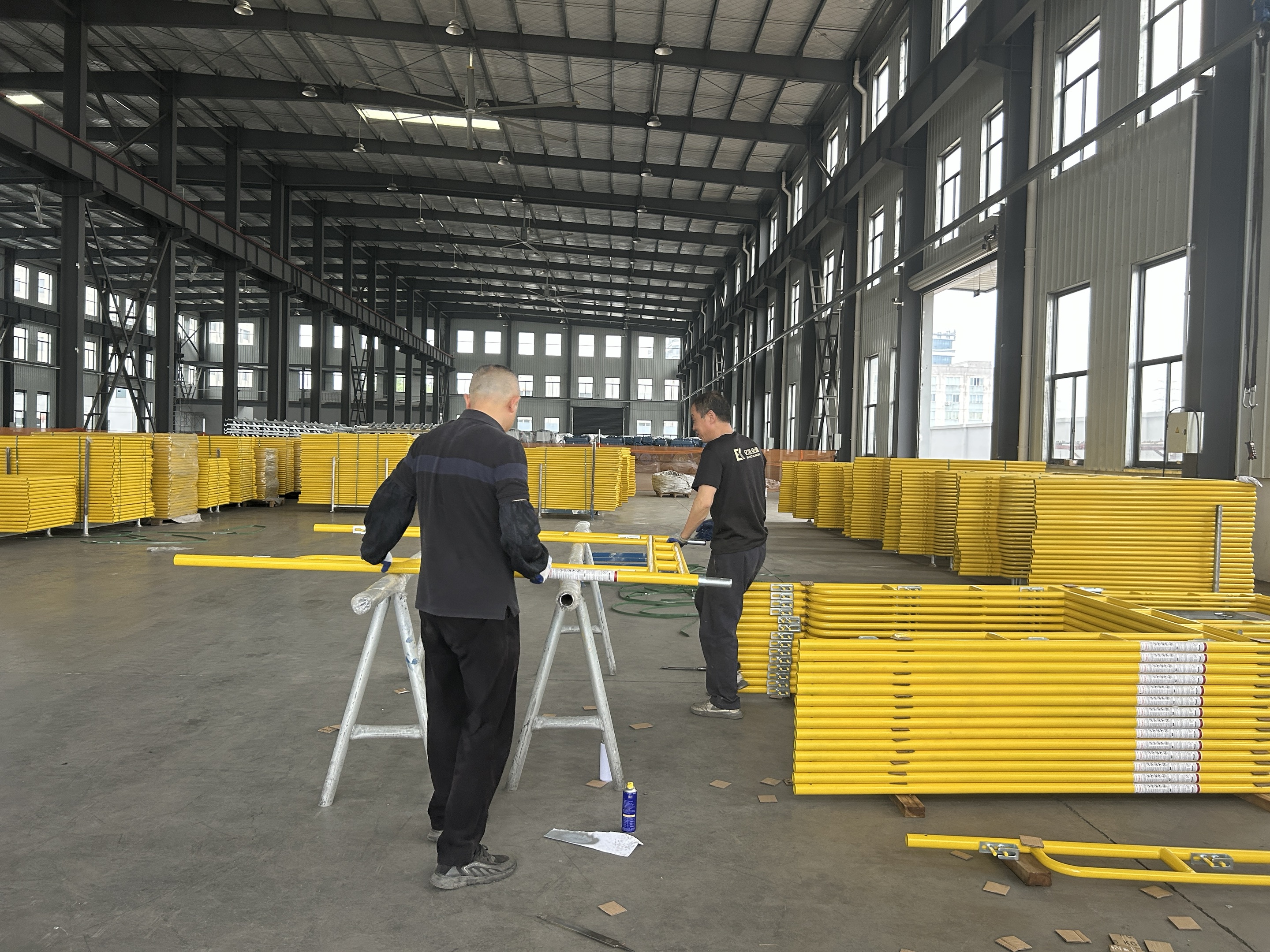 Marcher &agrave; travers les &eacute;chafaudages 