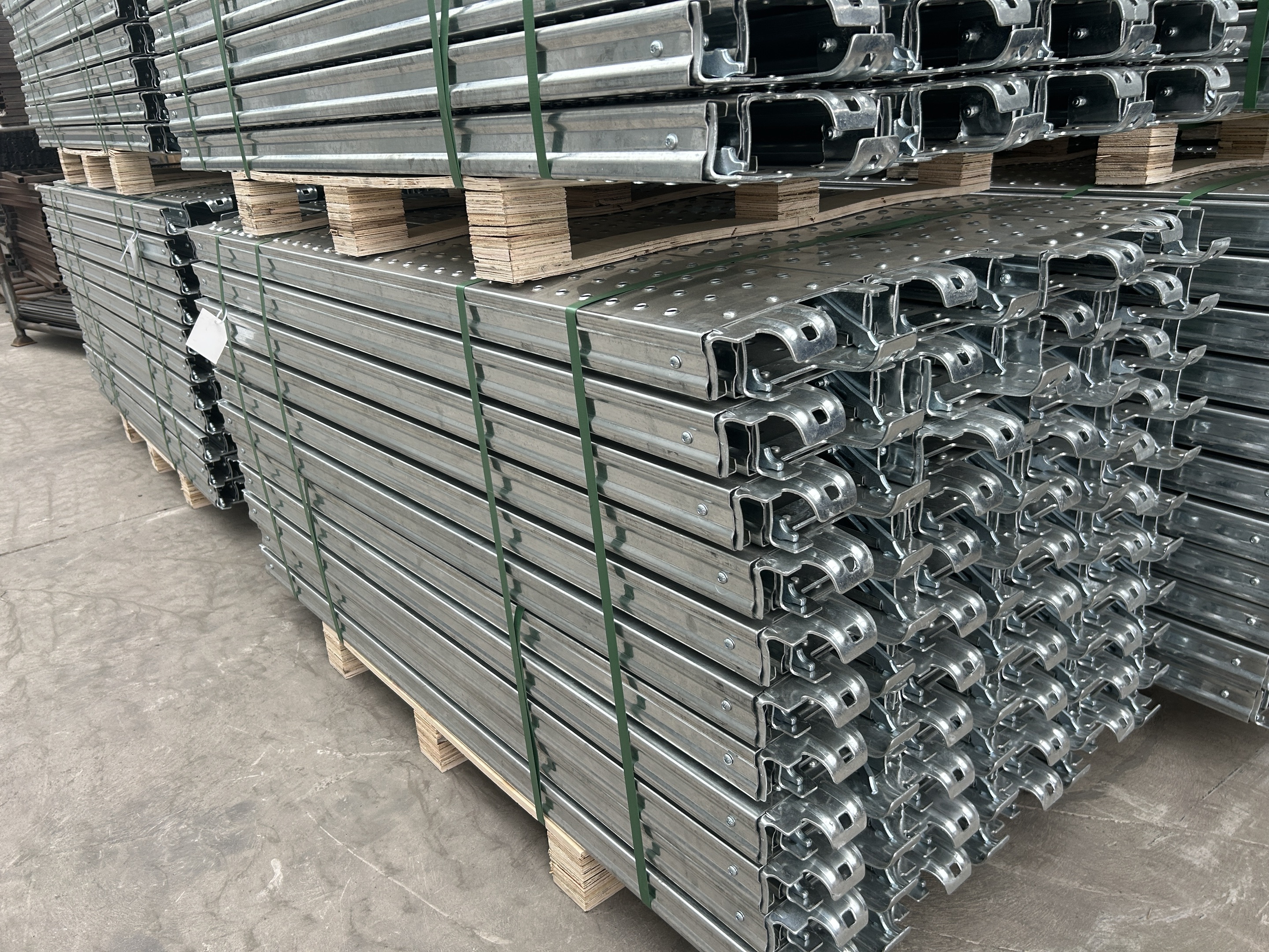 planche d'&eacute;chafaudage avec crochet 