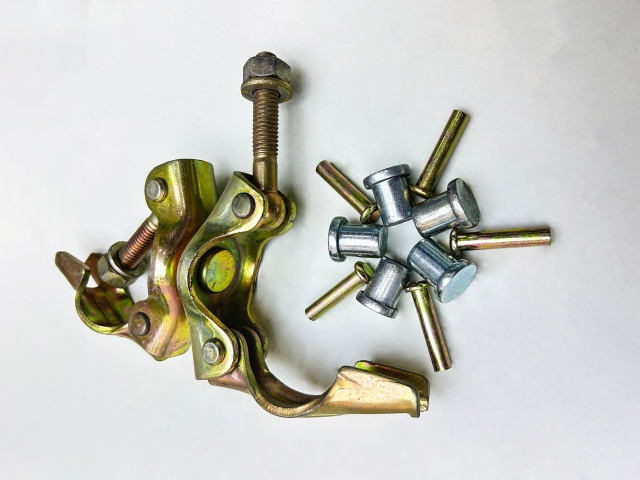 coupleur pivotant press&eacute;