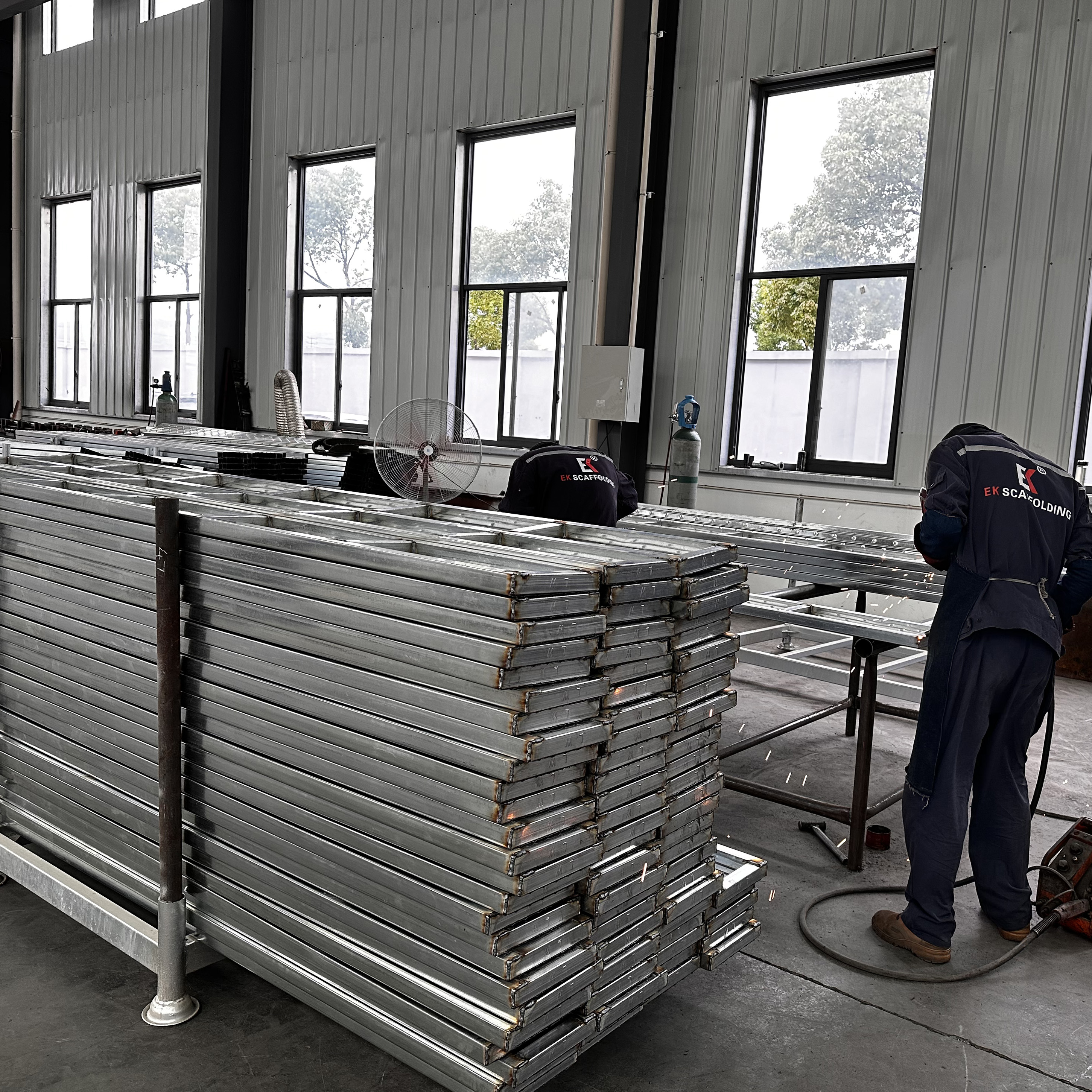 planche en acier ferm&eacute; 