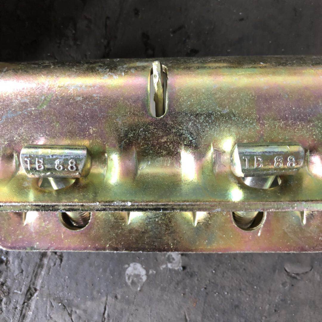 Coupleur &agrave; manches press&eacute;es