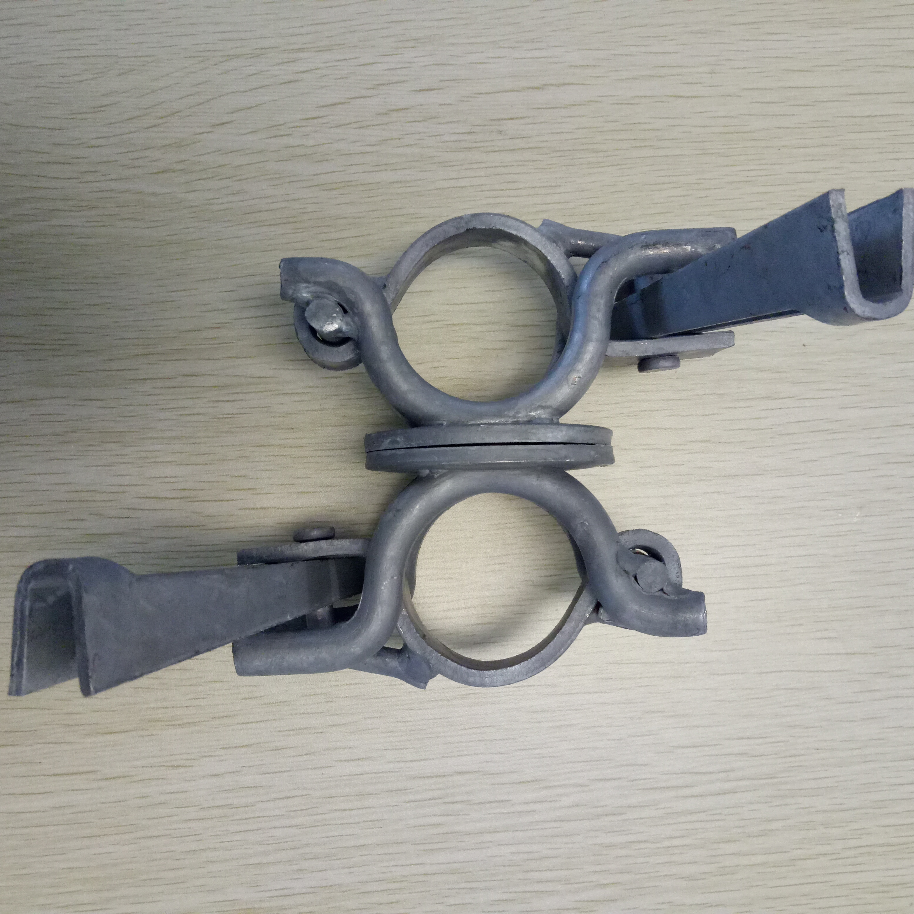 Coupleur pivotant forg&eacute; de type Holland 