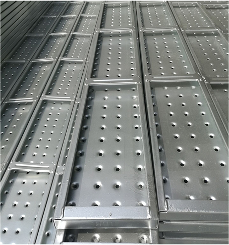 V&eacute;rification des planches en acier d'&eacute;chafaudage